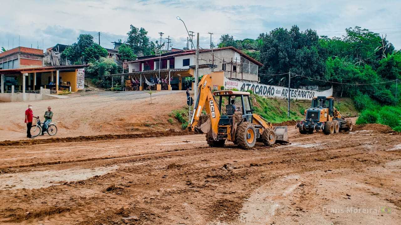 Camacã: Fim de mandato e o prefeito Oziel não para de trabalhar. Já passam de 50 ruas calçadas